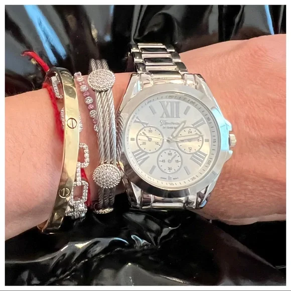 Oversized Women's Boyfriend Style Watch - Picture 2 of 4